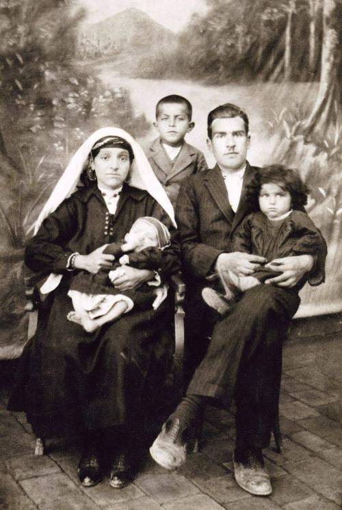Jewish Family In Urmia, Iranian West Azerbaijan, Early 20th Century