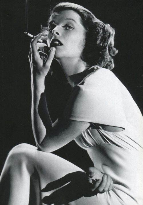 silverscreenshadows:Katharine Hepburn, 1935.