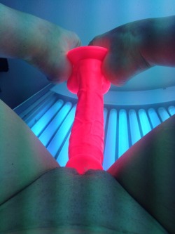 awillingslaveforyou:  Request to use its feet to play with its dildo