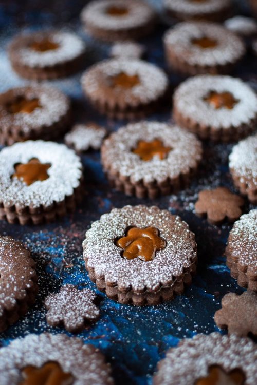 foodffs:  chocolate dulce de leche linzer cookiesFollow for recipesIs this how you roll?