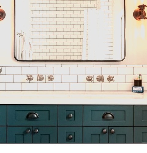 Kids - BathroomMid-sized Minimalist Kids' White Tile And Subway Tile Mosaic Tile Floor And Multicolored