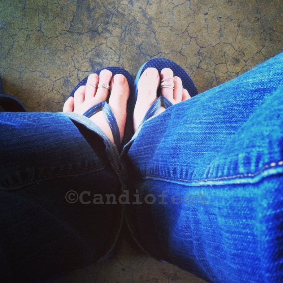 602style:  Toes at the service station