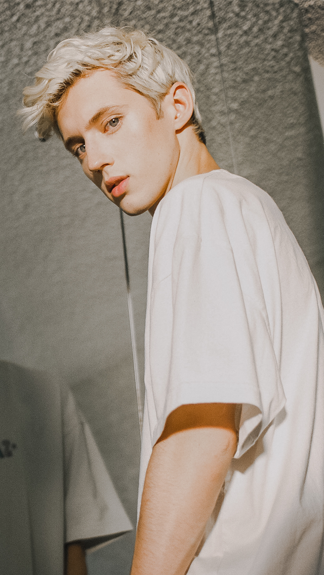 thelockscreen:  um homem de estilolike or reblog if you use/save xxdon’t repost