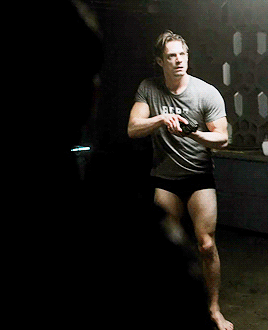  Joel Kinnaman  in  “Altered Carbon”