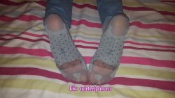 emmas-cute-feet:  My old instagram was deleted, this is my new one: www.instagram.com/cutefeetprincess/