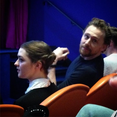 lolawashere:byroninthetrees:Just another day at work with Tom Hiddleston and Maisie Williams at the 