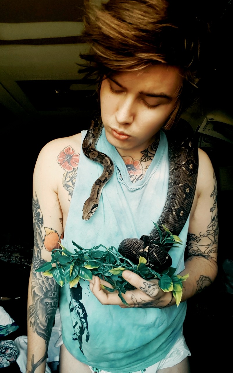 littlechristopherrobin:  Self-respect, is such a strong word I can’t comprehend