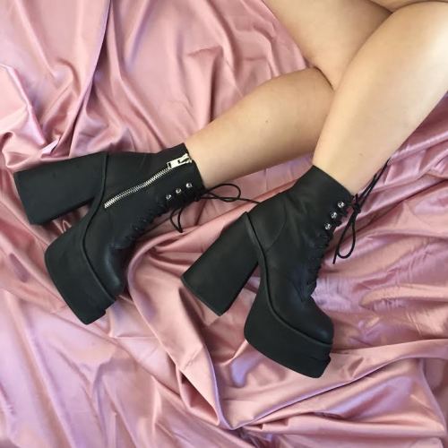 unif:  Bratz Boot 