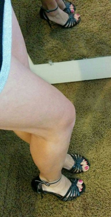 my-bad-wifeys-legs:Bad Wifeys Legs Sexy!