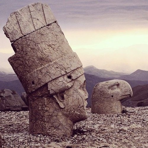 ancienthistoryart:Mount Nemrut, Taurus Mountains, Turkey. In 62 BC, King Antiochus I Theos of Commagene built on the mountain top a tomb-sanctuary flanked by huge statues 8–9 metre high of himself, two lions, two eagles and various Greek, Armenian and