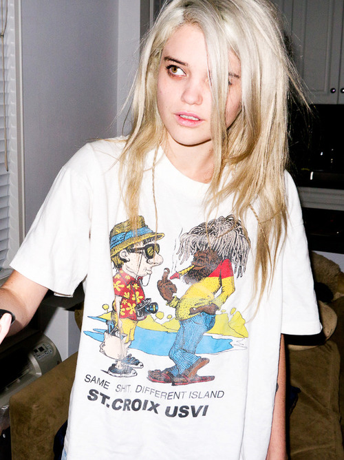 petah-l:  cloudedhaze:  aciddaisies:  ✞ soft grunge/models ✞   ♔Soft grunge/disposable blog♔  indie//bambi
