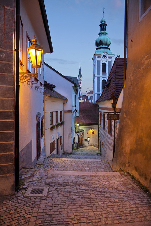 bonitavista:  Cesky Krumlov, Czech Republic photo via lucy