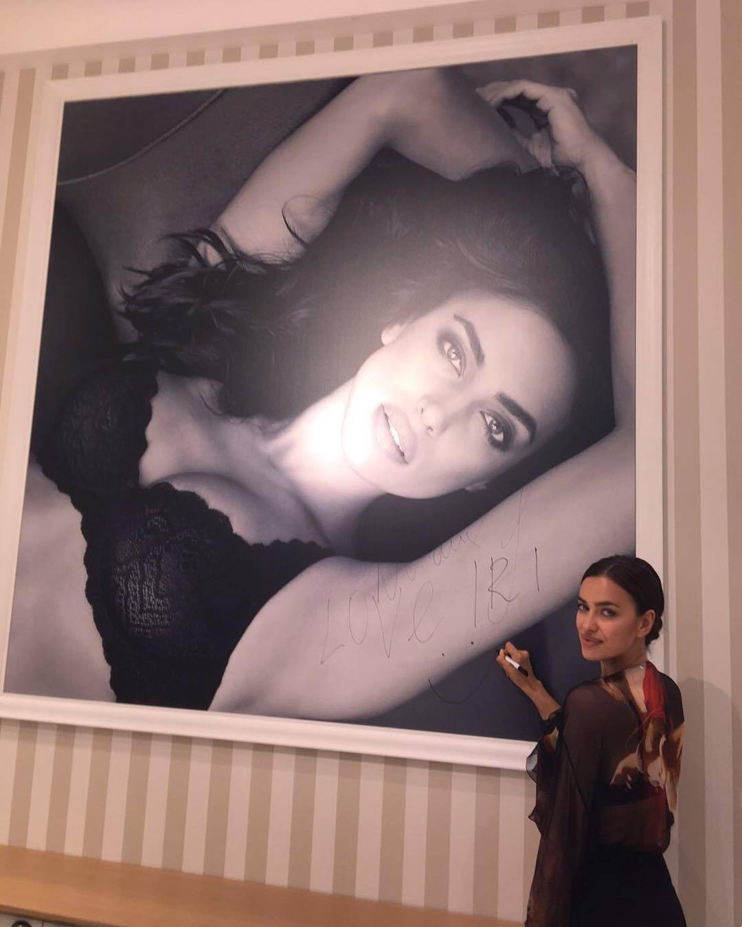Thank you @intimissimiofficial and everyone who came out to meet me in Munich!🇩🇪💛