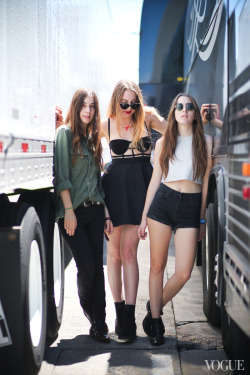 the-streetstyle:  Haim: Photographed by Leslie Kirchhoffvia vogue 