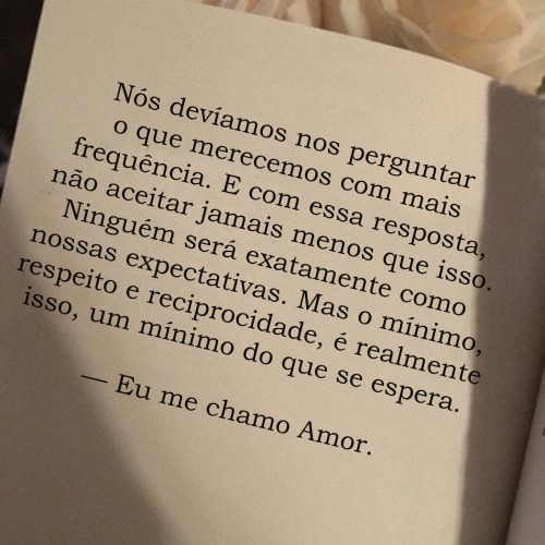 eumechamoamor:  Jamais ouse aceitar menos do que você merece.