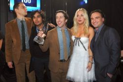 tbbt-fans:  Jim Parsons, Simon Helberg, Kunal Nayyar, Kaley Cuoco, Johnny Galecki, Mayim Bialik and Melissa Rauch and actress attend the 39th Annual People’s Choice Awards