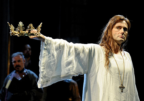 mizgnomer:  David Tennant with long hair I love a man who looks good with long hair