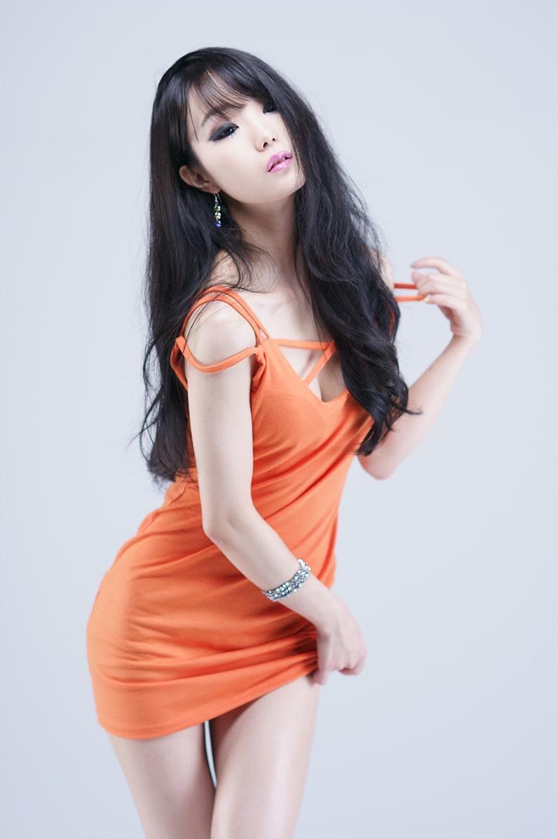 Im Soo Yeon - Orange mini Dress Pics