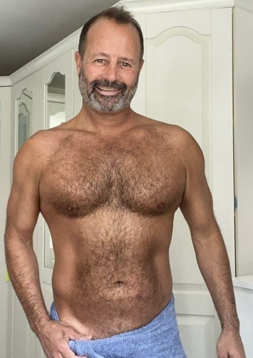 im-a-sucker-for-hairy-daddies:😜😜😜