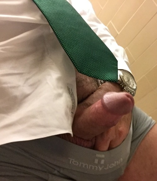 stmax51:  Been horny all fucking day at the office 