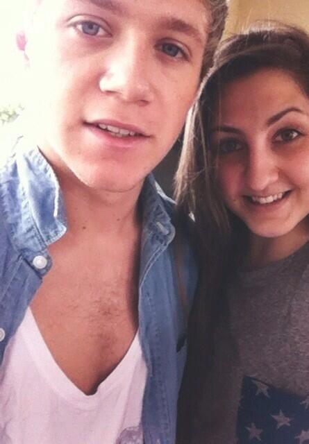 Porn Pics 1dupdatesandnews:  Niall with a fan - 06.27.13 x