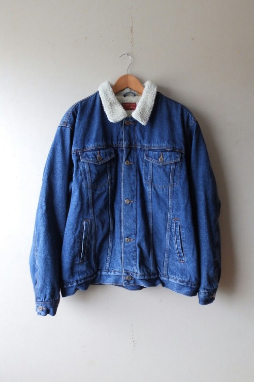 littlevisionsthrift: Vintage sherpa lined jean jacket. Size L Littlevisionsthrift.etsy.com