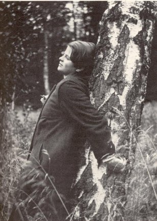 fuckyeahhistorycrushes:  The young woman pictured above is Sophie Scholl, a member