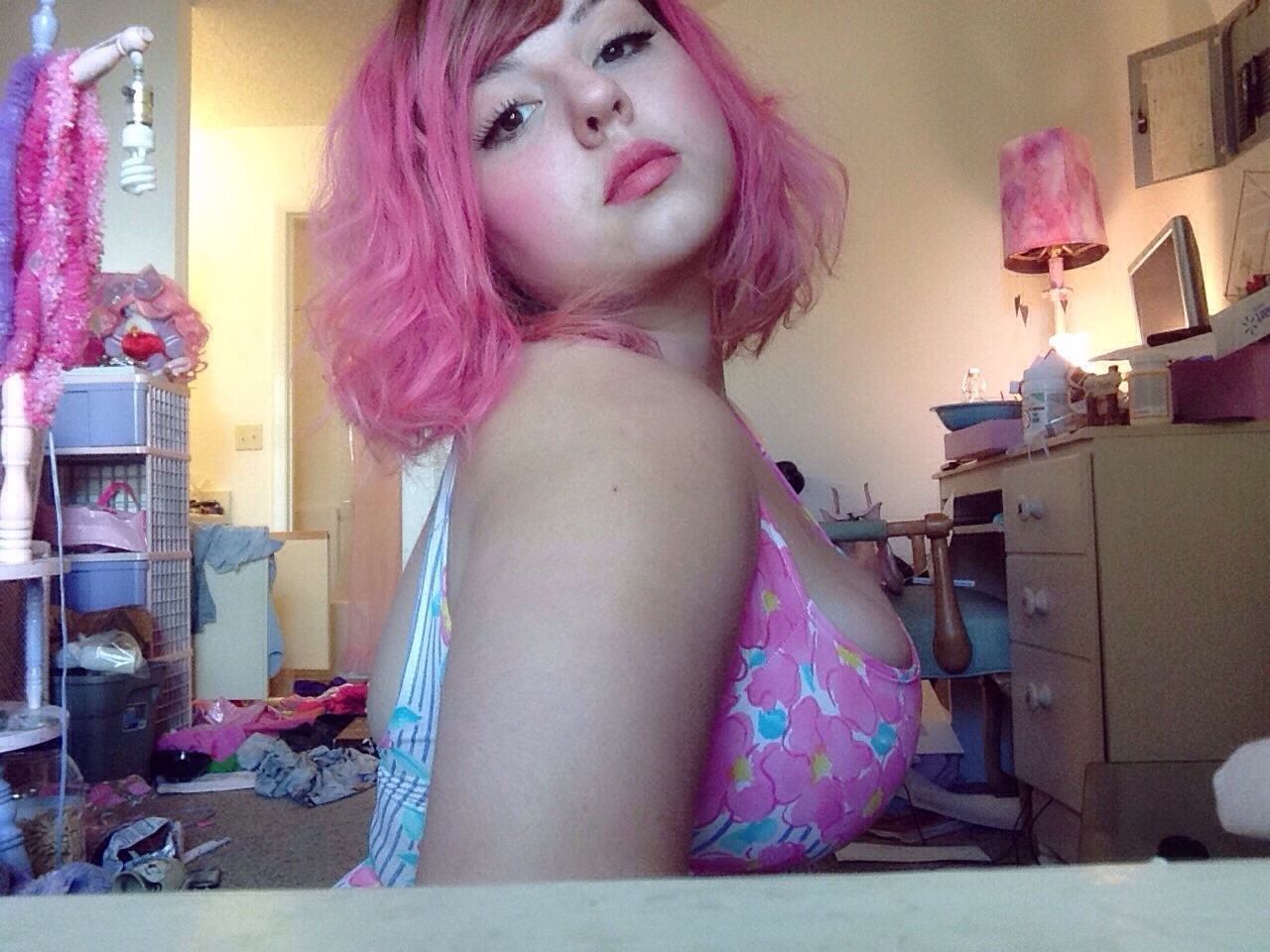 slayboybunny:  I was trying to take a photoshoot by the window but the maintenance