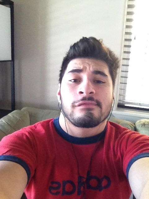 mikeyjablonski:  I’m alive tumblr! Here is proof. Now I’m off to get some pita pit. Leave me stuff to answer when I get back?! I’ll do it in a video this time I swear.