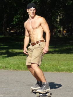 ksufraternitybrother:  CUTE SKATER…     KSU-Frat Guy:  Over 31,000 followers . More than 20,000 posts of jocks, cowboys, rednecks, military guys, and much more.   Follow me at: ksufraternitybrother.tumblr.com          
