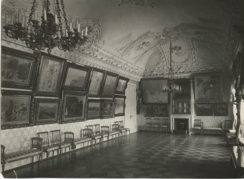 grupaok:  Salon Henri Matisse in the house of collector Sergei Shchukin, Moscow, 1913
