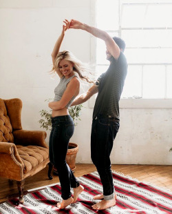 navyismycolour:  Dance with her in front