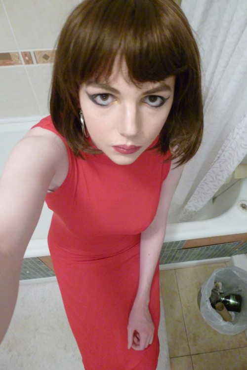 lucy-cd:  Pictures  New wig, not sure what to think of it but these are the best pics <3