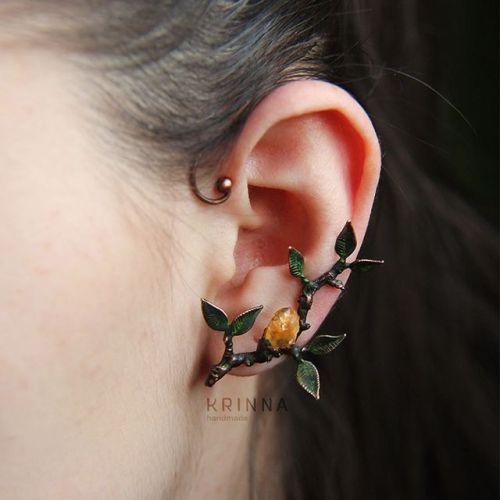 Dainty soldered branch earcuff with citrine crystal Hand-soldered, copper-plated, covered with patin