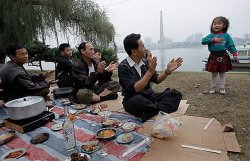 naenara:  Picnic in Pyongyang