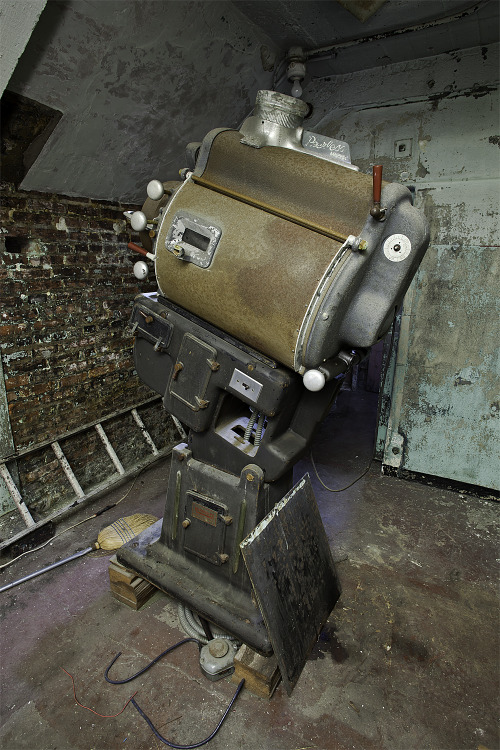 patgavin:  Avenue Theater  GRINDHOUSE 