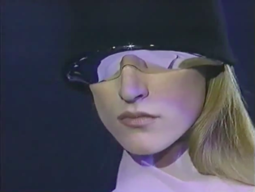 halogenic: This look is so ahead of its time, its insane