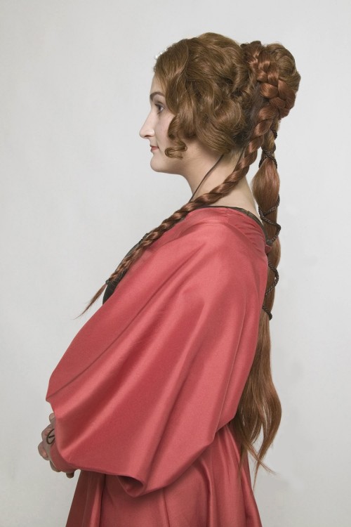 Reconstruction of women’s hairstyles from the 14th and 15th century Europe