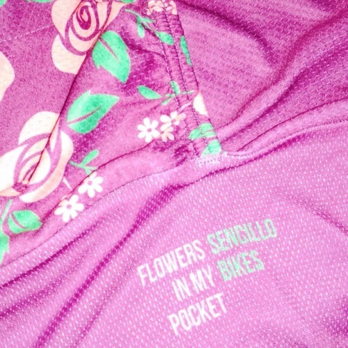 Flores En Mis Bolsillos Maillot Ciclista #ridelikeapro & #enjoytheride #cyclinglife #cyclingwear #cyclingapparel