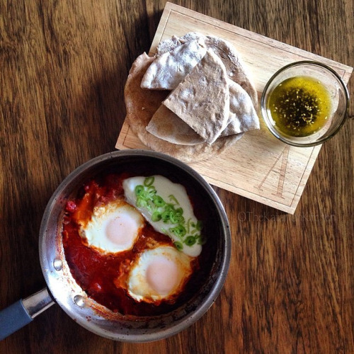 eretzyisrael:  Shakshuka and PitaBoker Tov!