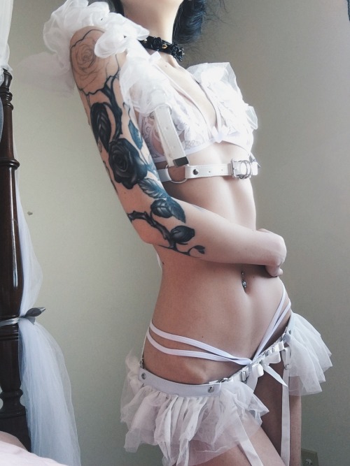 horrorcutie: Lady Koko sent me the cutest things ヽ(^◇^*)/  harness // belt // choker  Go check out her store it’s all so lovely ♡ 