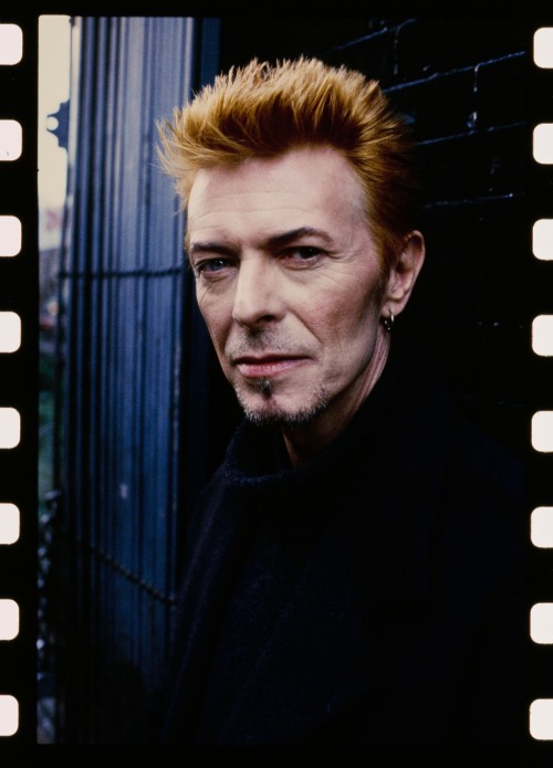 night-spell:David Bowie outside Tea and Sympathy in Greenwich Village, New York City, 10th January