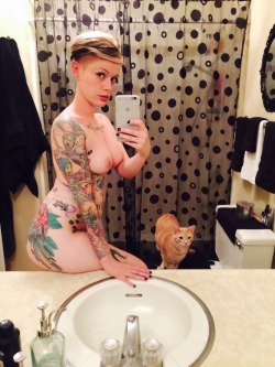 megatronmea:  Post shower and a cat of course #catladysgetnakedtoo