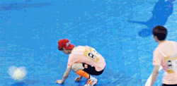 Dawnlus:  Luhan Getting Hit In The Head While Stretching 