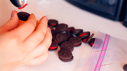 spiritual-colonic:  she-minions:  threedaffodils:  sazquatch:  nerdyandnatural:  curvellas:  gang0fwolves:  mtvstyle:  WATCH: how to turn oreos into mascara    Yall be so bored  But why would you do this though  I feel like this is a recipe for an eye