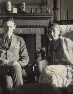 muscavomitoria:  T. S. Eliot and Virginia Woolf 