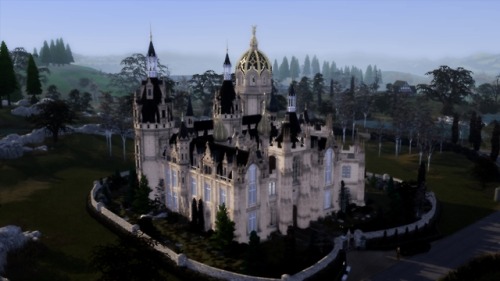 Château de la Mothe-Chandeniers An abandoned castle located in the middle of a lake slowly being ove