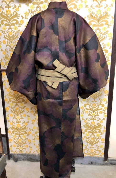 Ginkgo leaves yukataoutfit in classy muted colors (seen on)