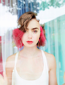 yeahrocktilltheend:  Lilly Collins