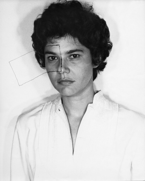 garadinervi:Liliana Porter, Untitled (self